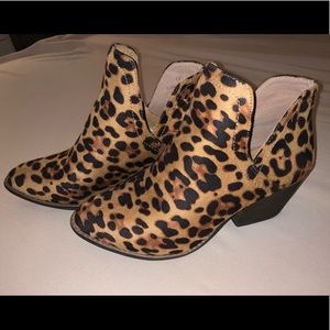 Forever 21 suede cheetah print booties